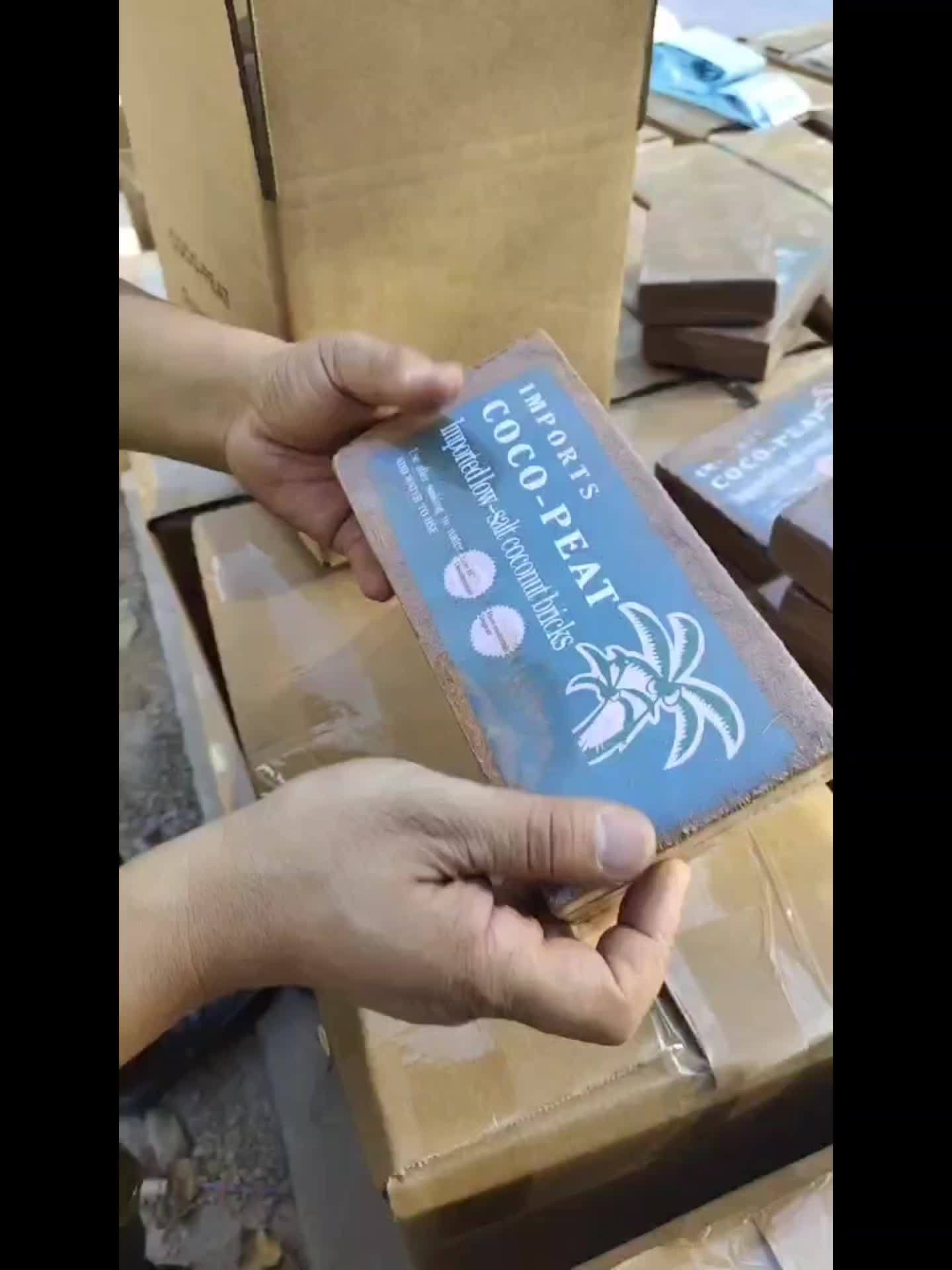 Premium Coconut Coir Bricks For Hydroponics Gardening And Seed Beds - Parry's Picks